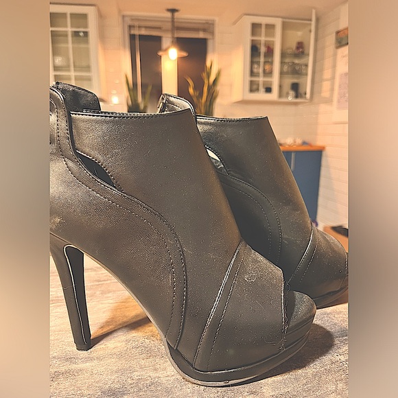 Black heel - Picture 3 of 4